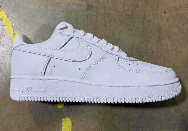 Nike Air Force 1 Low '01 Triple White