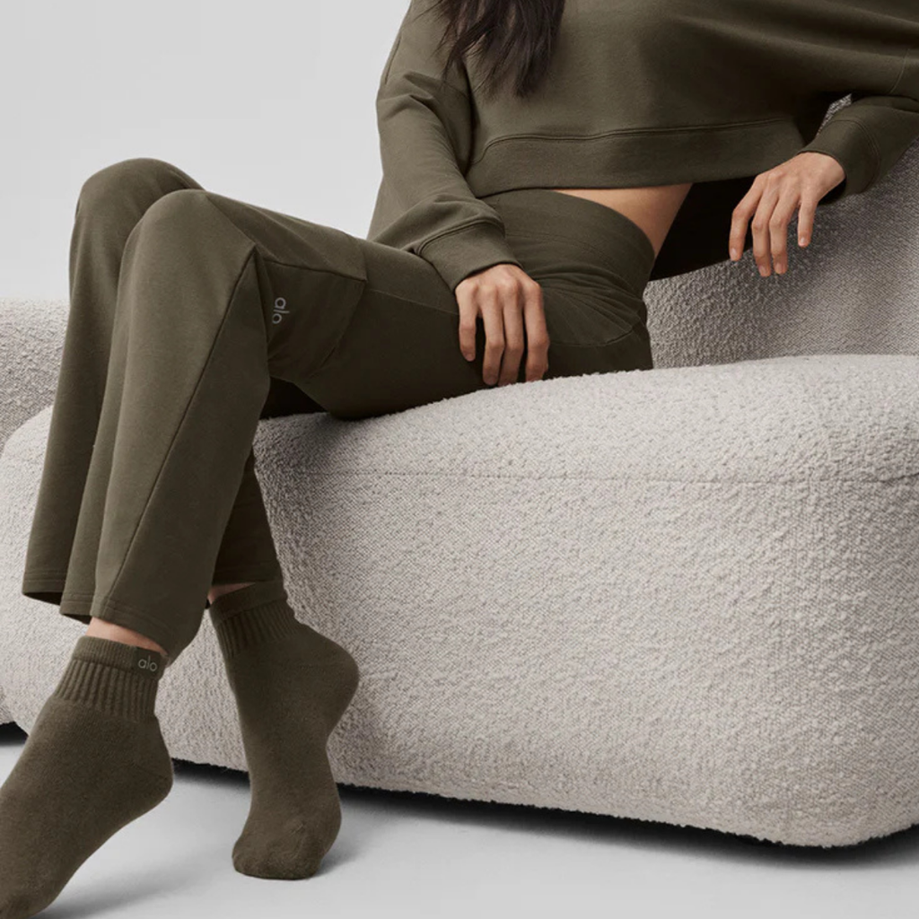 Alo Yoga Quarter Crew Street Olive Tree